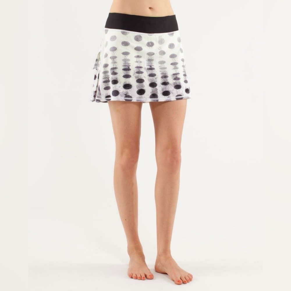 2012 Lululemon Run Pace Setter Skirt Seaside Dot White Black Tall Size 4 Rare